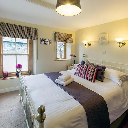 Pitcairn House *
